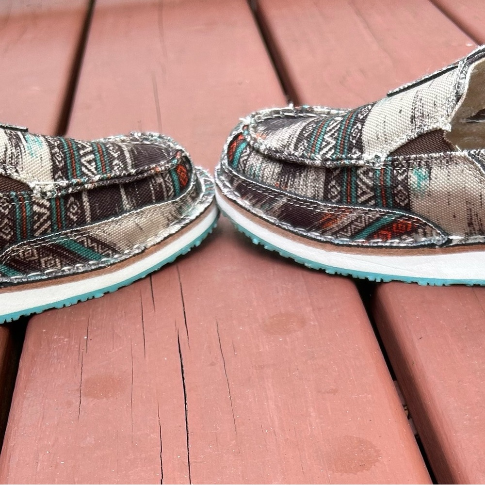 Very G Tribal Pattern Slip-Ons - Picture 5 of 12